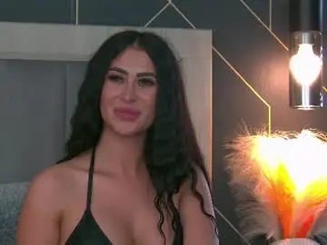 Chaturbate Live Sex Cam of emylaveau