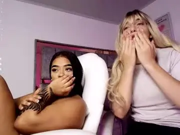 Chaturbate Live Sex Cam of alexa_candy_18