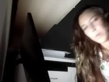 Chaturbate Live Sex Cam of liliana_charm