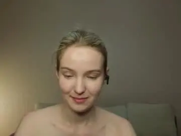 Chaturbate Live Sex Cam of tashinapetitto