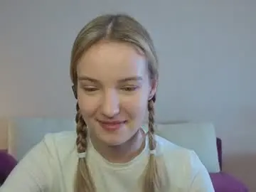 Chaturbate Live Sex Cam of tashinapetitto