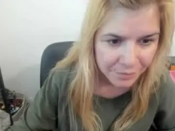 Chaturbate Sex Cam of artsyandcraftsy_