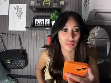 Chaturbate Nude Webcam of bitchyfarrah_moores