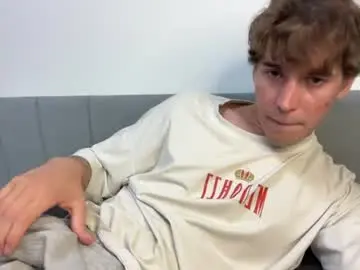 Chaturbate Live Sex Cam of kevin_martin8