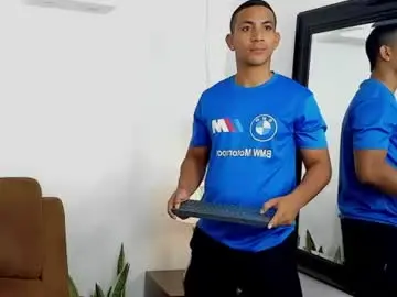 Chaturbate Live Sex Cam of chris_arthus