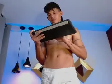 Chaturbate Live Sex Cam of kamisuarezz