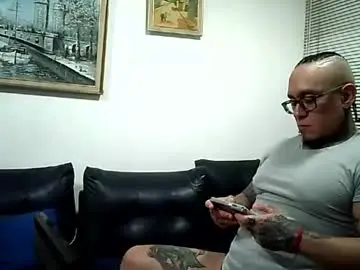 Chaturbate Sex Cam of ayrton_naffah2