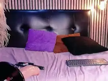 Chaturbate Live Sex Cam of hiddenhotcake