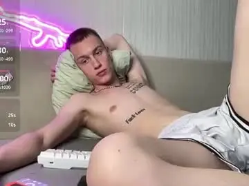Chaturbate Live Sex Cam of travis_gracile