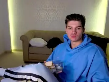 Chaturbate Live Sex Cam of maxkaiden