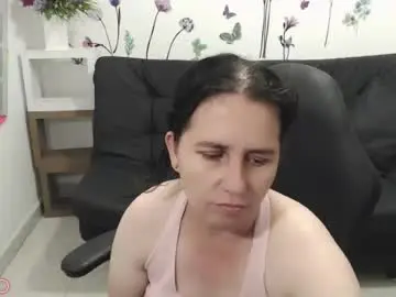 Chaturbate Nude Webcam of selene_mom