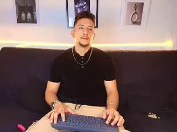 Chaturbate Best live sex cam show of emiliocum_24