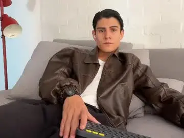 Chaturbate Live Sex Cam of hey_cesard