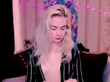 Chaturbate Live Sex Cam of carinfox