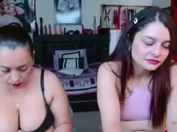 Chaturbate Live Porn of penelopeandmarilyn