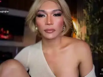 Chaturbate Live Sex Cam of womanofyourdesire_ts
