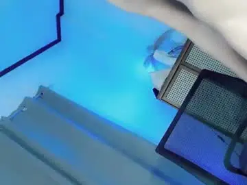 Chaturbate Live Sex Cam of lucy_juicy18