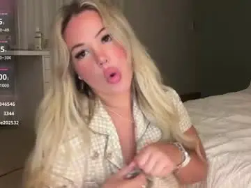 Chaturbate Live Sex Cam of averybabyyx