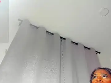 Chaturbate Live Sex Cam of caroline_tovar_