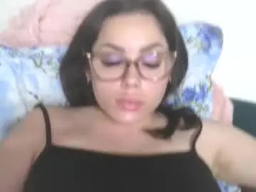 Chaturbate Live Sex Cam of prettyjulliette