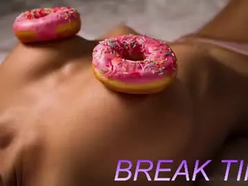 Chaturbate Live Sex Cam of magic_lilly
