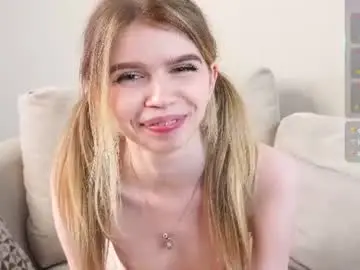 Chaturbate Live Sex Cam of shelleyborom