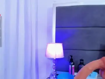 Chaturbate Nude Webcam of mia_poppy