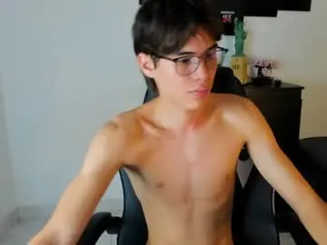Chaturbate Live Sex Cam of ryan_bronw