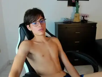 Chaturbate Live Sex Cam of ryan_bronw
