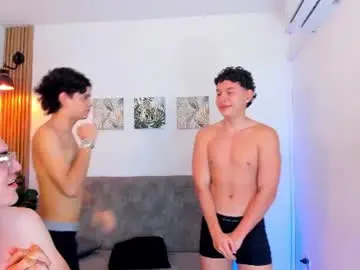 Chaturbate Live Sex Cam of boys_wallen