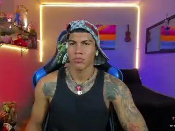 Chaturbate Live Sex Cam of damian_latinxxx