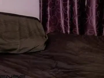 Chaturbate Live Sex Cam of kiabigdick