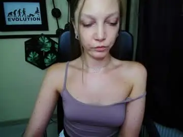 Chaturbate Live Sex Cam of emilly_xkiss