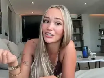 Chaturbate Live Sex Cam of luvlivvyy