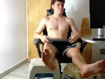 Chaturbate Live Sex Cam of harry_brown2324