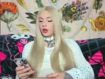 Chaturbate Live Sex of mavis_crystal