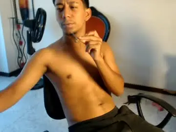 Chaturbate Live Sex Cam of snoobmaster777