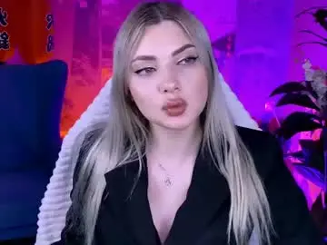 Chaturbate Live Sex Cam of hyileyclark