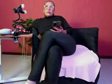 Chaturbate Live Sex Cam of milf_sikiu