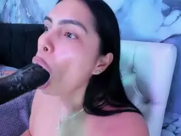 Chaturbate Live Sex Cam of evelinn_belen