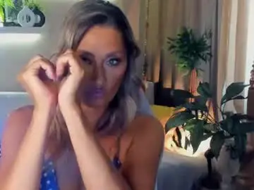 Chaturbate Live Sex Cam of sarahholly