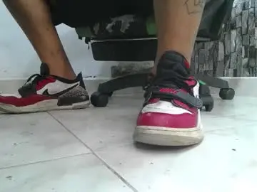 Chaturbate Live Sex of srfindomfeet_