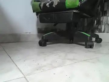 Chaturbate Live Sex Cam of srfindomfeet_