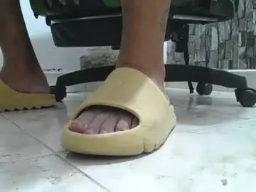 Chaturbate Live Porn of srfindomfeet_