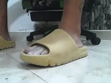 Chaturbate Watch Live Sex Cams of srfindomfeet_
