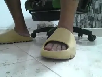 Chaturbate Free Porn Cam of srfindomfeet_