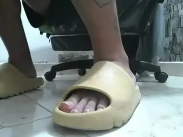 Chaturbate Free Live Porn of srfindomfeet_