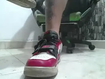 Chaturbate Live Sex Cam of srfindomfeet_