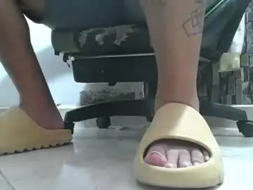 Chaturbate Live Sex Cam of srfindomfeet_