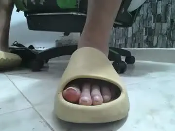 Chaturbate Best live sex cam show of srfindomfeet_